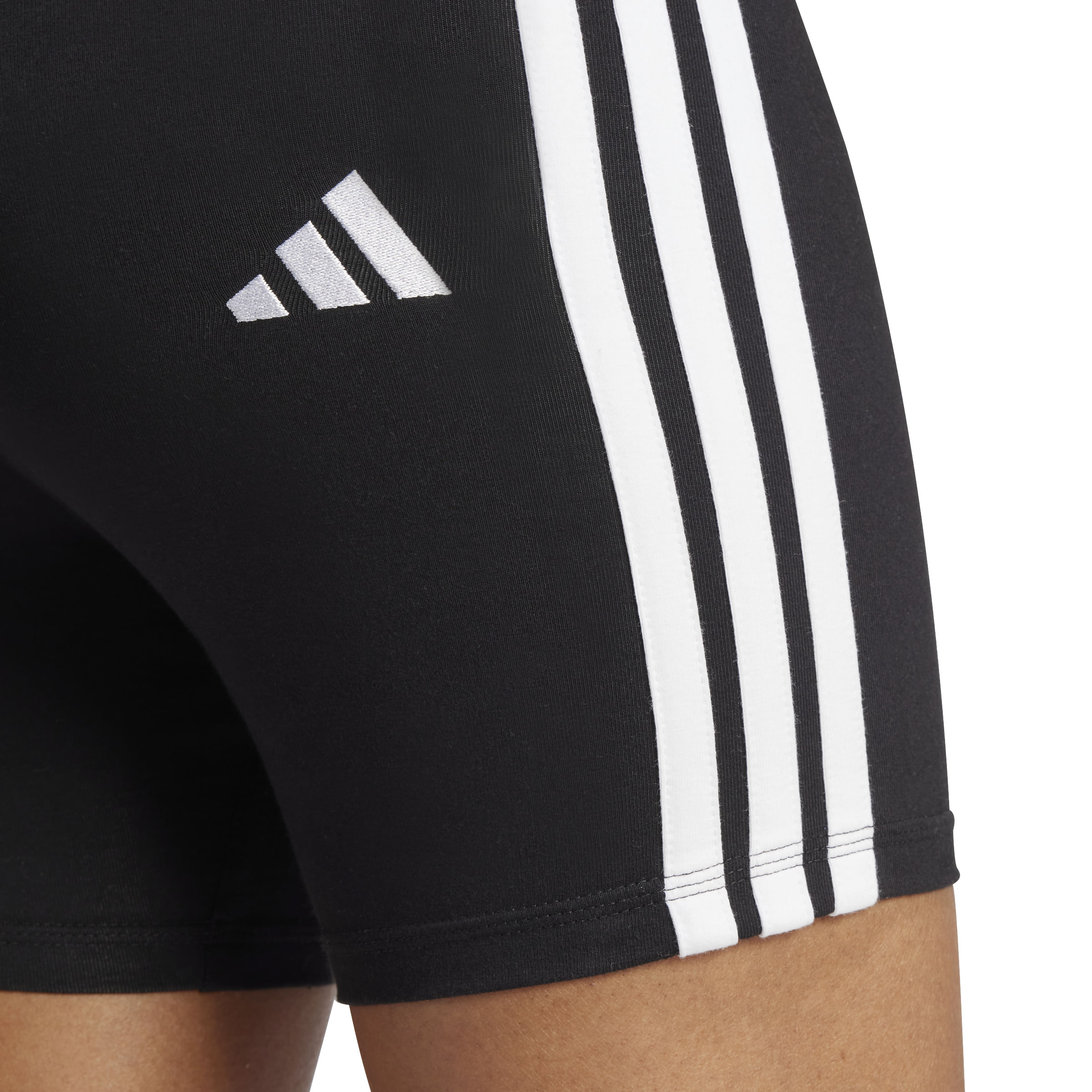 JE1223_5_APPAREL_On Model_Detail View 1_white